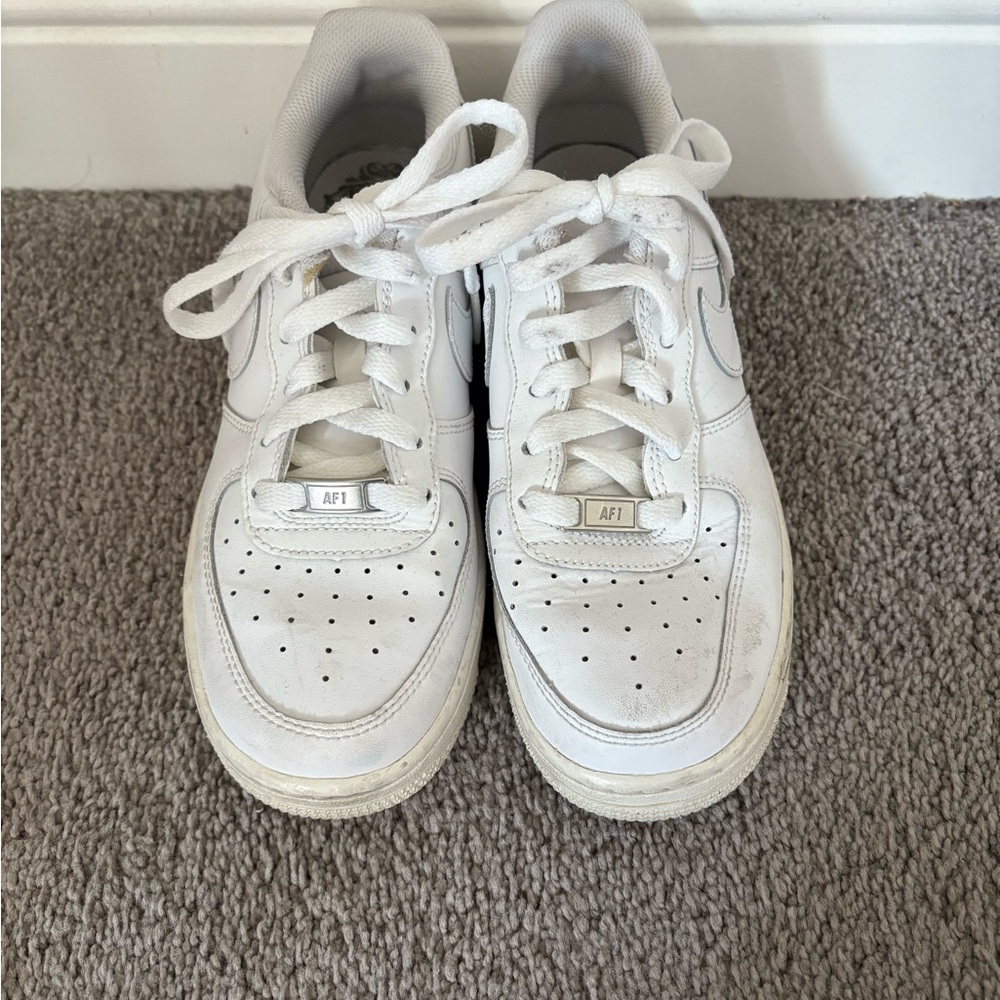 AIR FORCE 1 BOYS SIZE 5Y